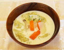 牛乳水餃子スープ